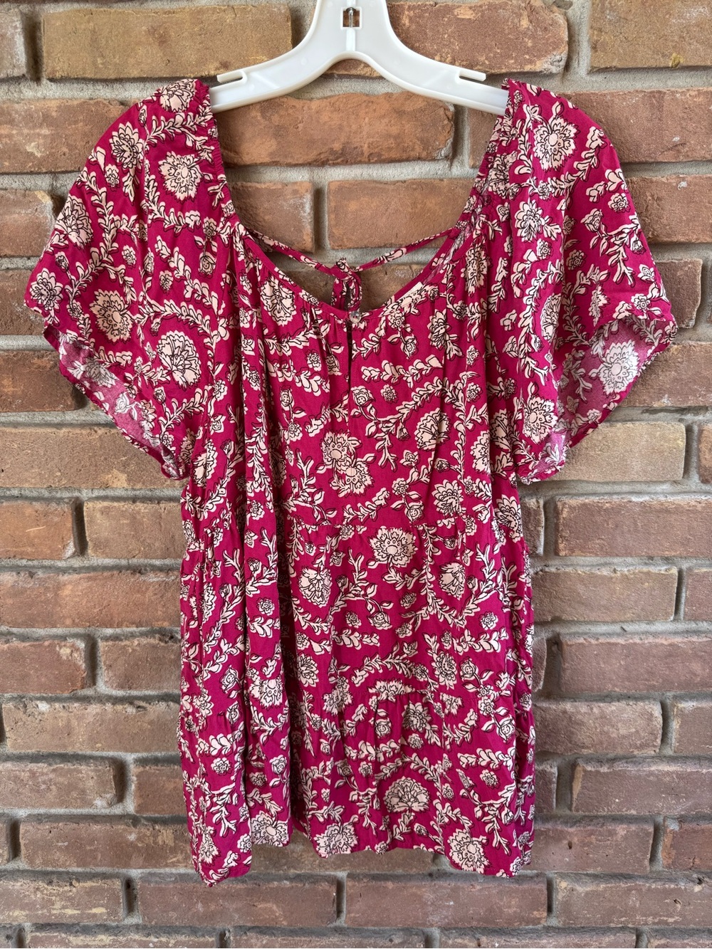 Women’s Peplum Floral Cold-Shoulder Top in Raspberry Size Large